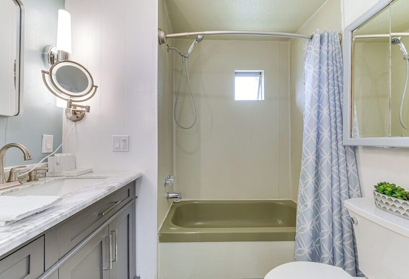 Peaceful Eureka Beach Cottage W/ 30 Foot Dock