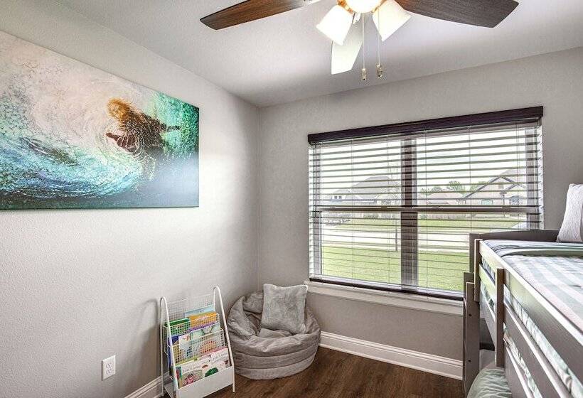 Peaceful Flint Home, Close To Lake Palestine!