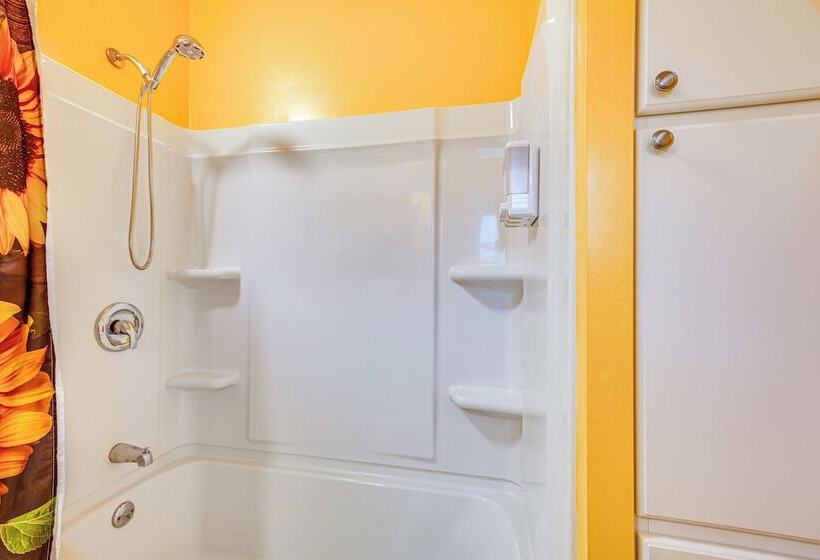 Peaceful Perry Home W/ Patio   Pets Welcome!