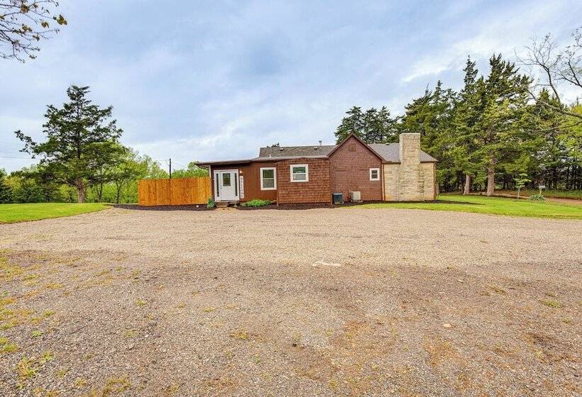 Peaceful Perry Home W/ Patio   Pets Welcome!