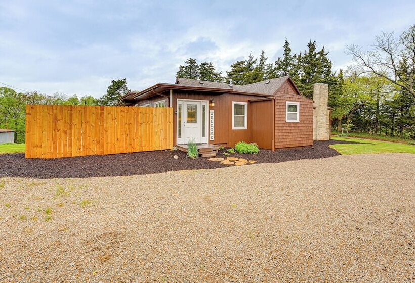 Peaceful Perry Home W/ Patio   Pets Welcome!