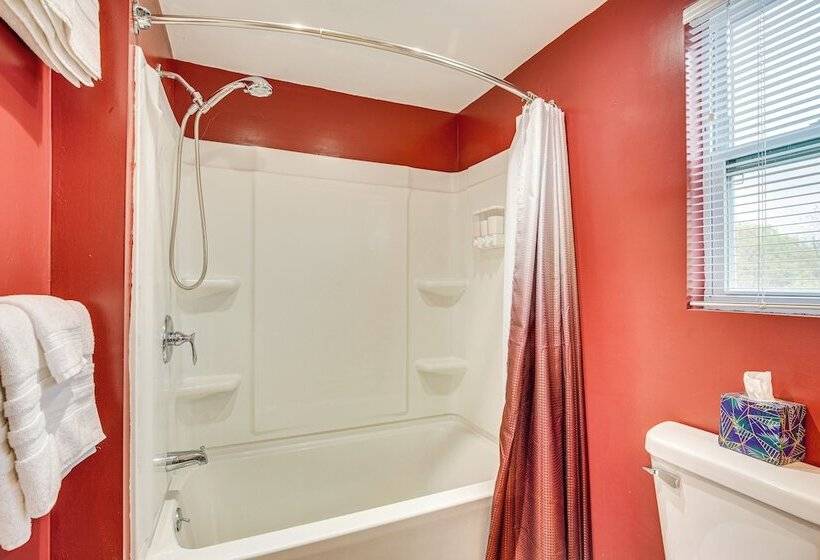 Peaceful Perry Home W/ Patio   Pets Welcome!