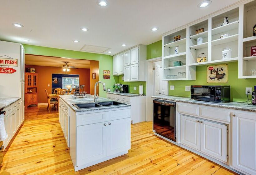 Peaceful Perry Home W/ Patio   Pets Welcome!