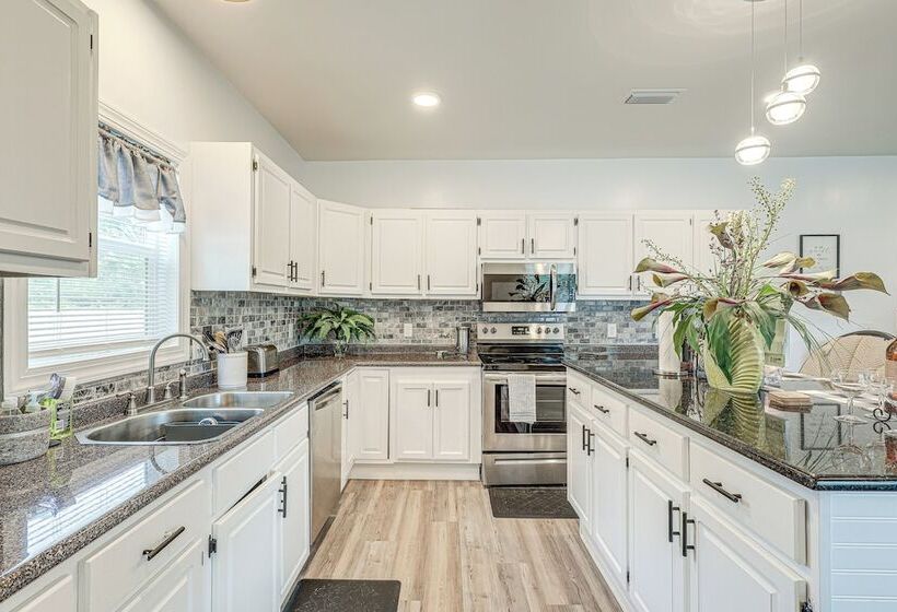 Pensacola Home On 1 Acre W/ Large Yard & Grill!