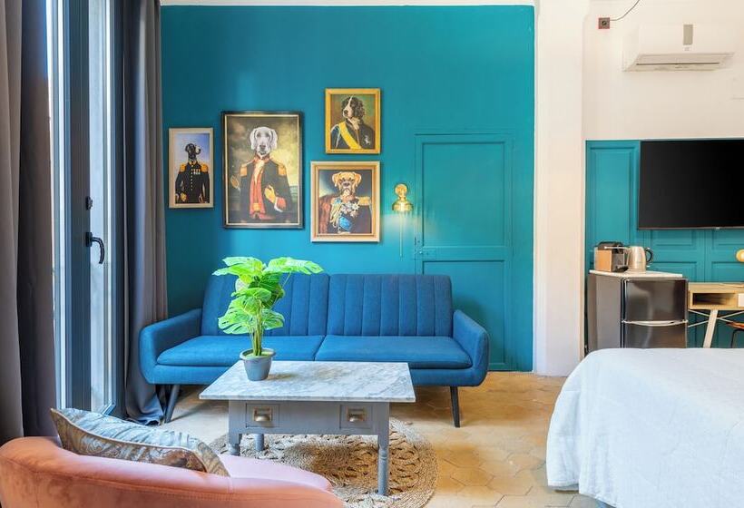 پانسیون Dog Admiral Urban Guest House