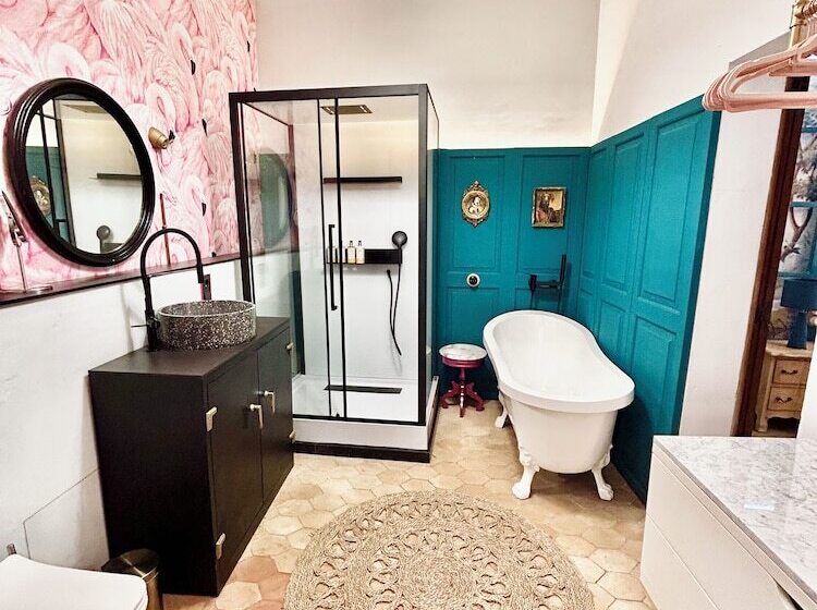 پانسیون Dog Admiral Urban Guest House