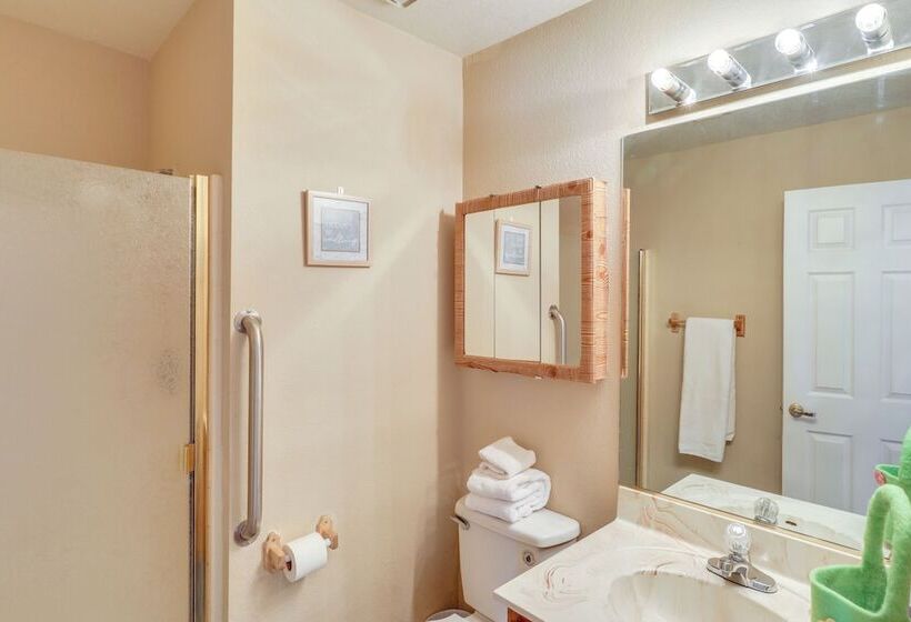 Pet Friendly Bullhead City Home ~ 2 Mi To River!