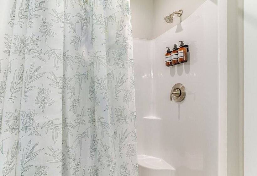 2 Mi To Lake Access: Pet Friendly Bumpass Retreat!