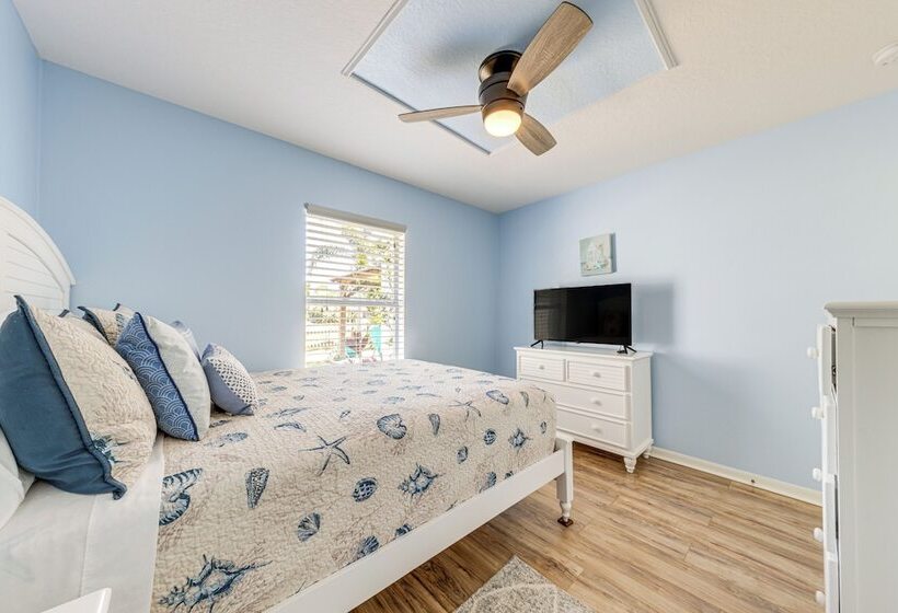 Pet Friendly Florida Home W/ Patio + Gas Grill!