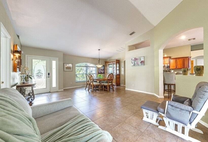 Pet Friendly Florida Home W/ Patio + Gas Grill!