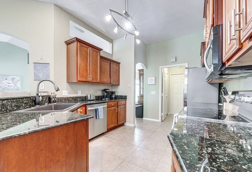 Pet Friendly Florida Home W/ Patio + Gas Grill!