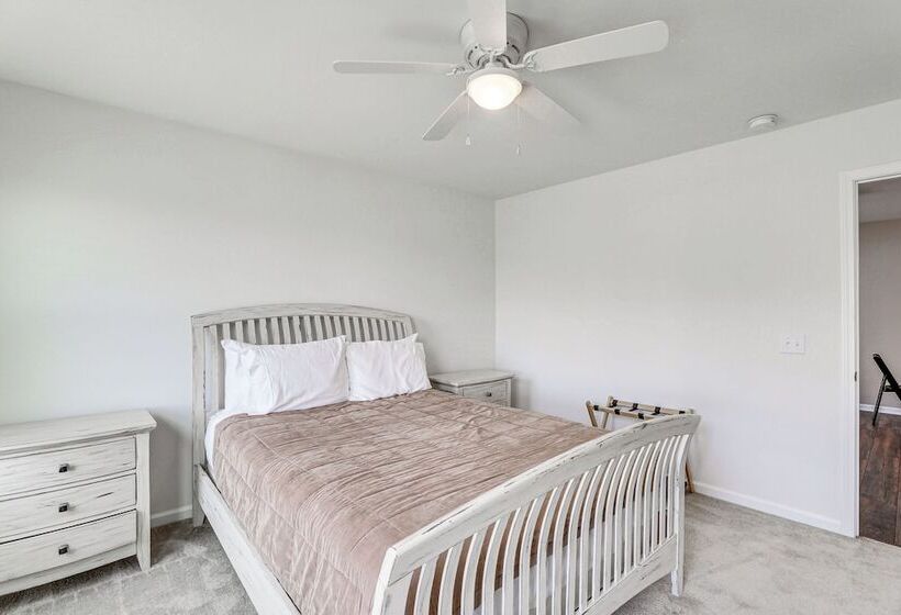 Pet Friendly Ladson Home: 23 Mi To Charleston!