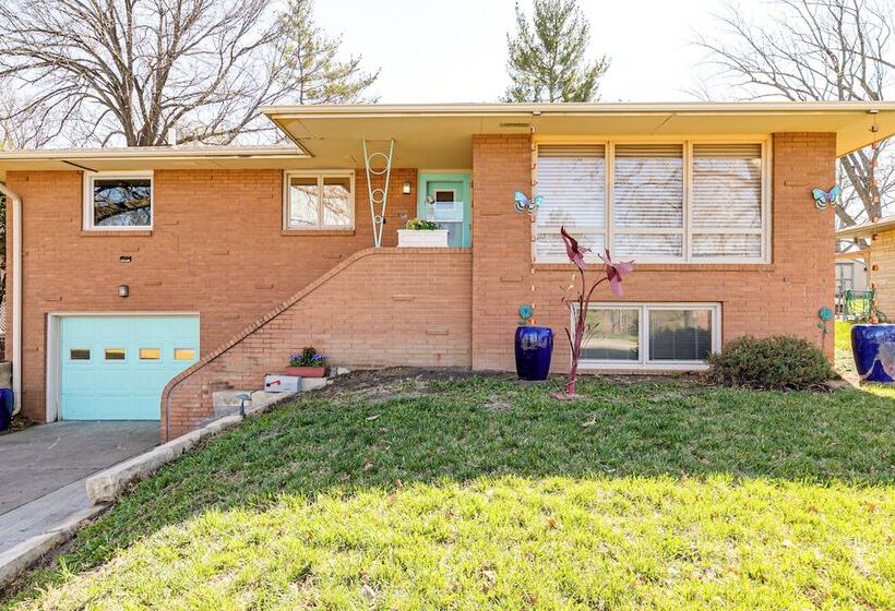 Pet Friendly Lincoln Home: 1 Mi To Gateway Mall