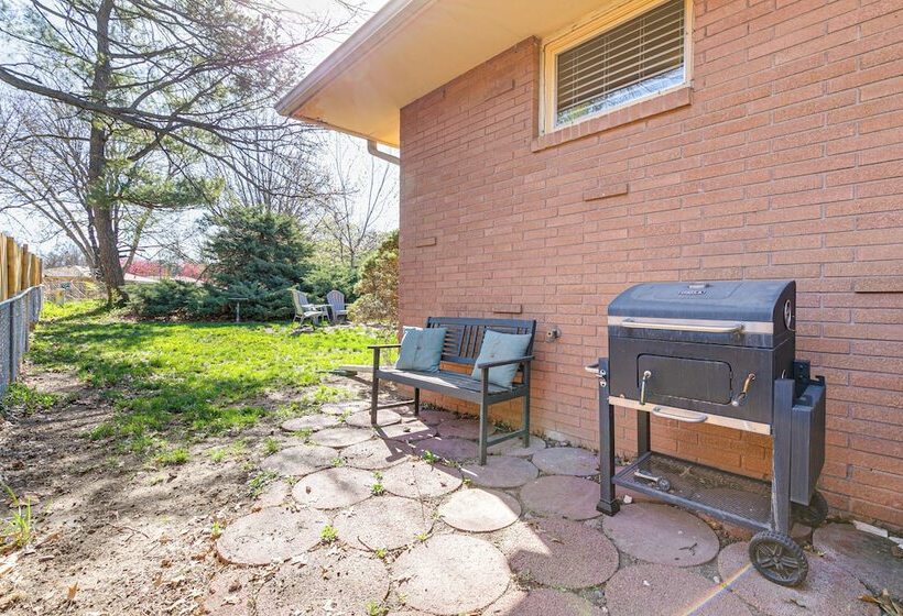 Pet Friendly Lincoln Home: 1 Mi To Gateway Mall