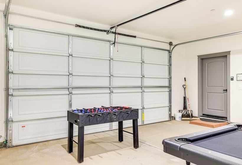 Game Room & Patio: Picturesque Home In Sonora