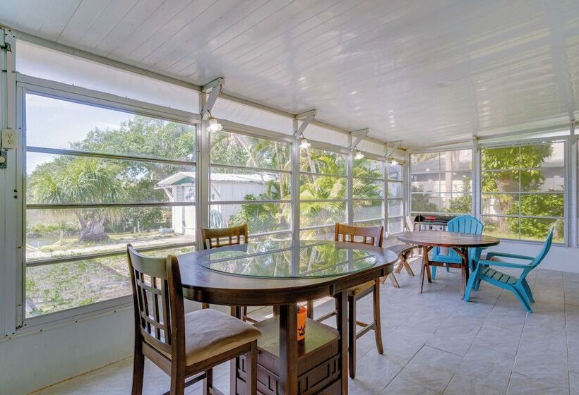 Port Charlotte Retreat W/ Lanai + Private Pool!