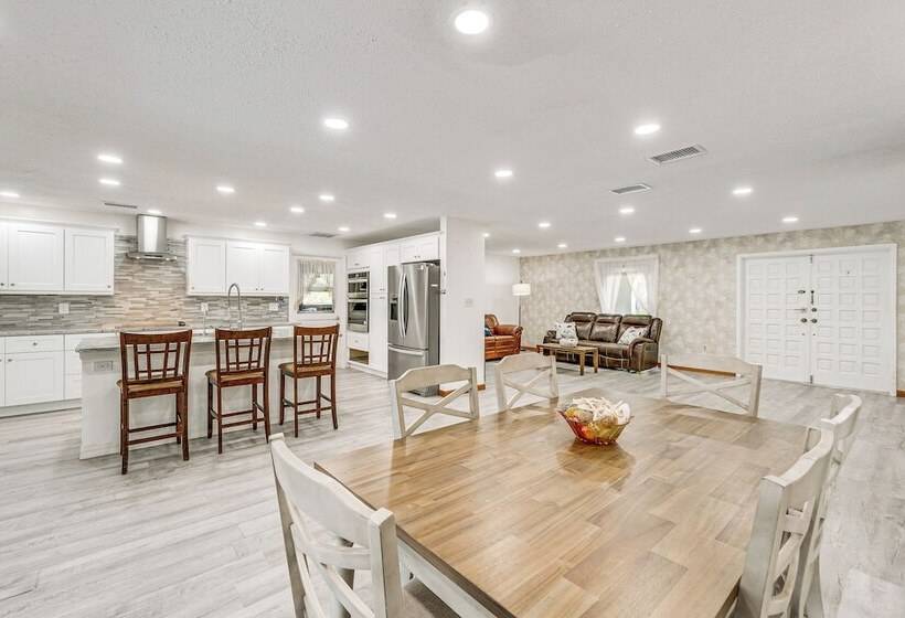 Port Charlotte Retreat W/ Lanai + Private Pool!