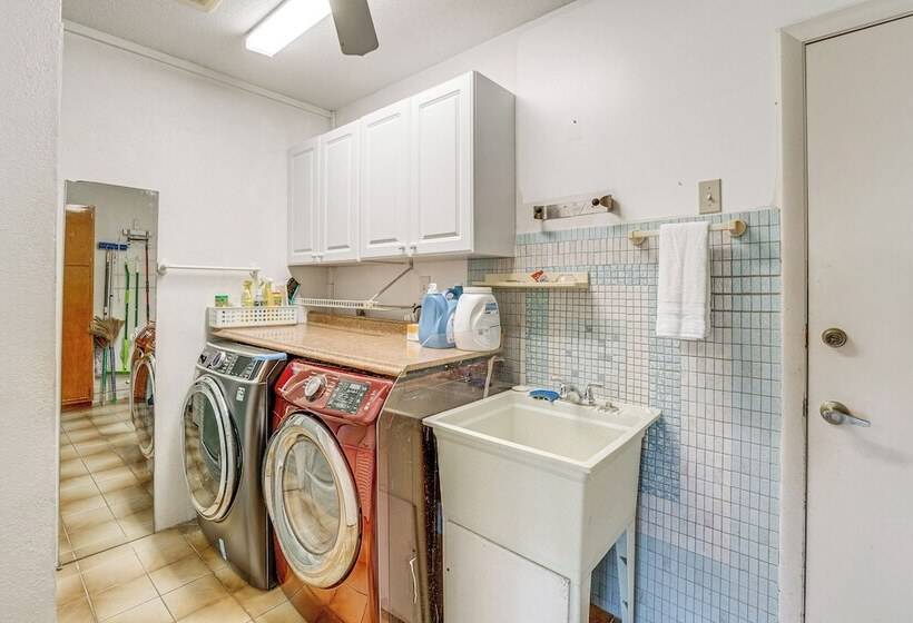 Port Charlotte Retreat W/ Lanai + Private Pool!