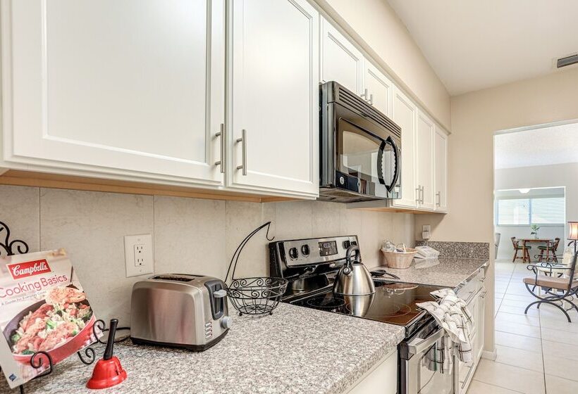 Sunny Port St Lucie Home: Lanai & Golf Course View