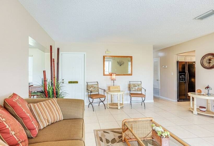 Sunny Port St Lucie Home: Lanai & Golf Course View