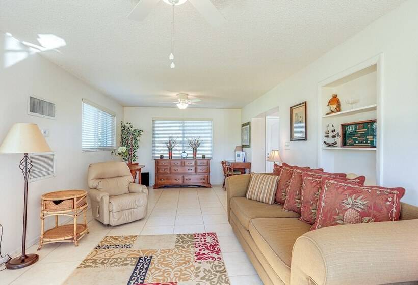 Sunny Port St Lucie Home: Lanai & Golf Course View