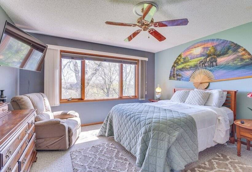 Prairie Du Chien Home W/ Yard: 3 Mi To River!