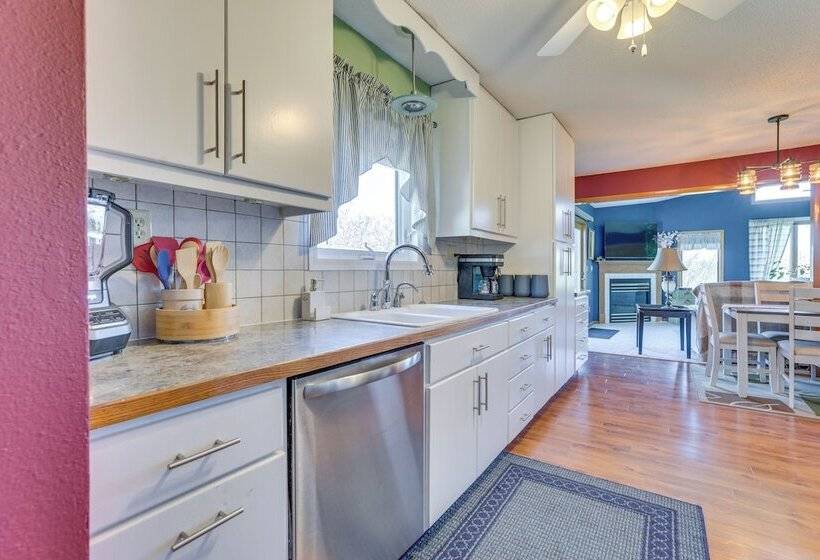 Prairie Du Chien Home W/ Yard: 3 Mi To River!