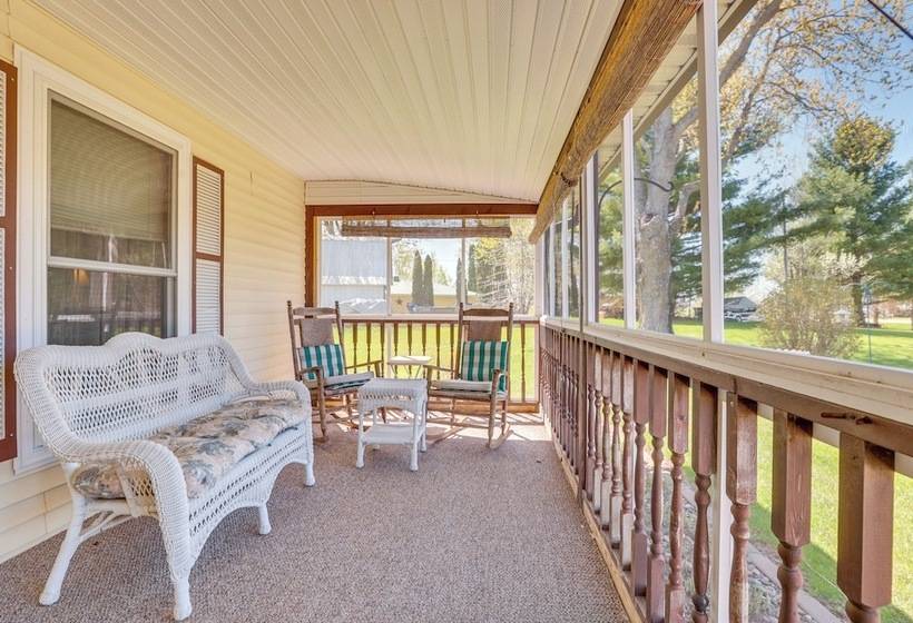 Prairie Du Chien Home W/ Yard: 3 Mi To River!