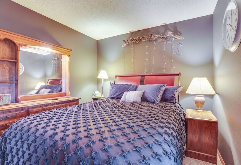 Prairie Du Chien Home W/ Yard: 3 Mi To River!