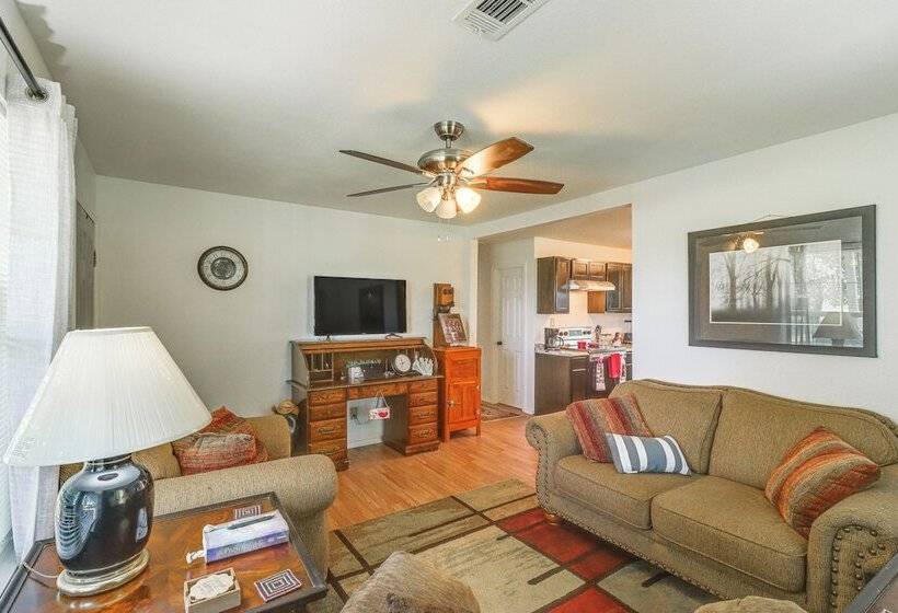 Quiet Atkins Home W/ Porch   Near Arkansas River!