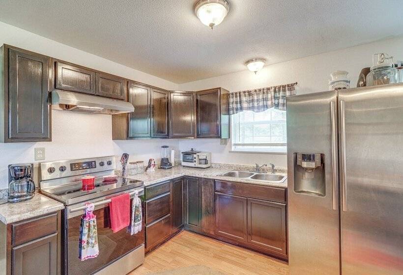 Quiet Atkins Home W/ Porch   Near Arkansas River!