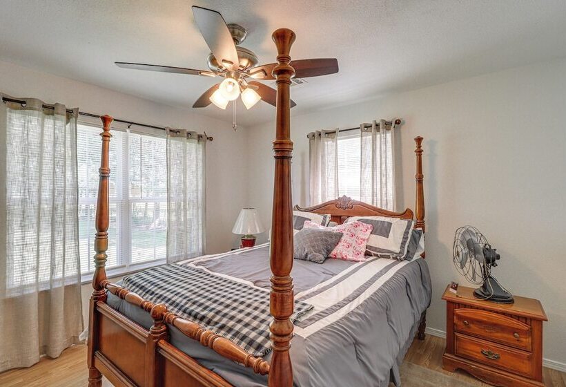 Quiet Atkins Home W/ Porch   Near Arkansas River!