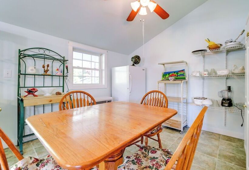 Quiet & Cozy Tuckasegee Retreat W/ Mountain Views!