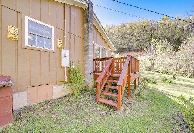 Quiet & Cozy Tuckasegee Retreat W/ Mountain Views!