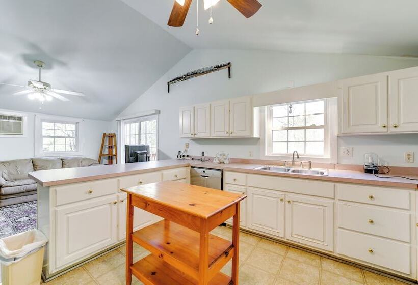 Quiet & Cozy Tuckasegee Retreat W/ Mountain Views!