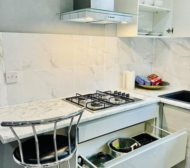 Резиденция 4 Bedrooms Full House Stourbridge Birmingham