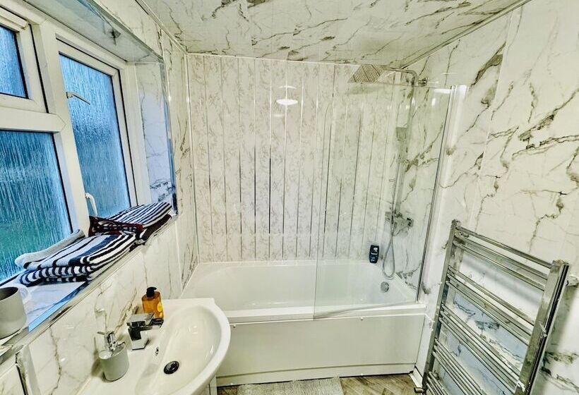 Резиденция 4 Bedrooms Full House Stourbridge Birmingham