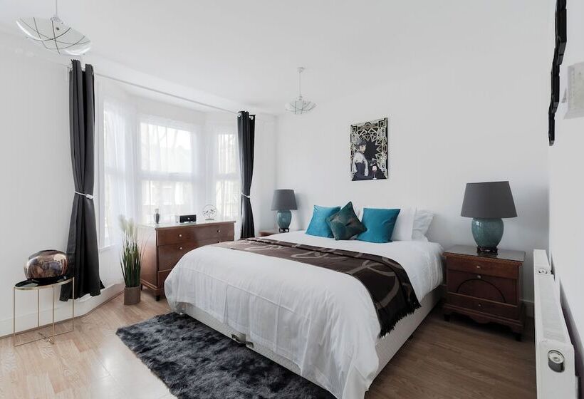 דירת נופש Beautiful 4 Bed House With Garden In London