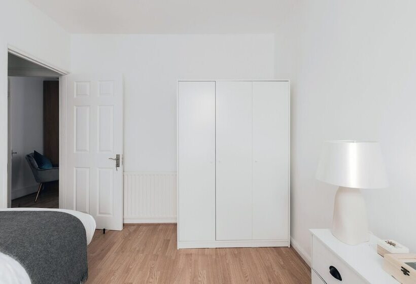 דירת נופש Beautiful 4 Bed House With Garden In London