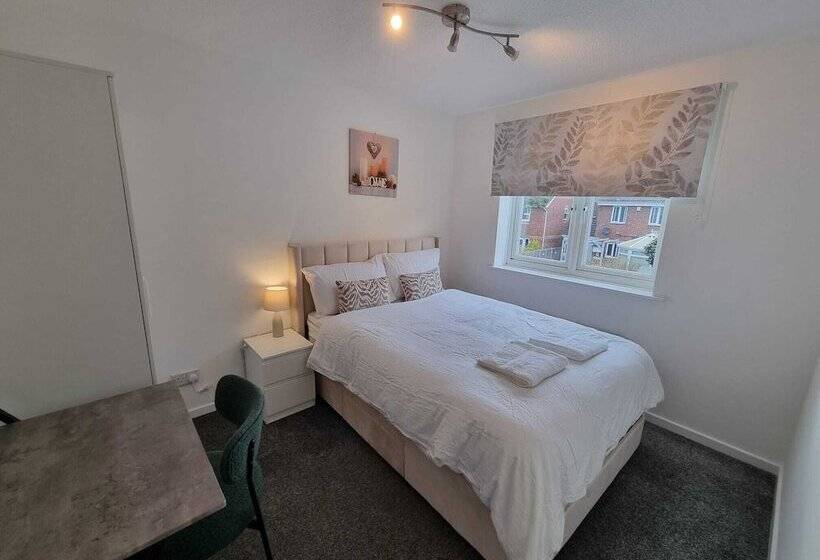 إقامة Captivating 3 Bed House In Strood, Rochester Kent