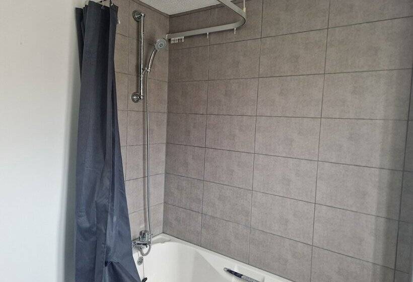 إقامة Captivating 3 Bed House In Strood, Rochester Kent