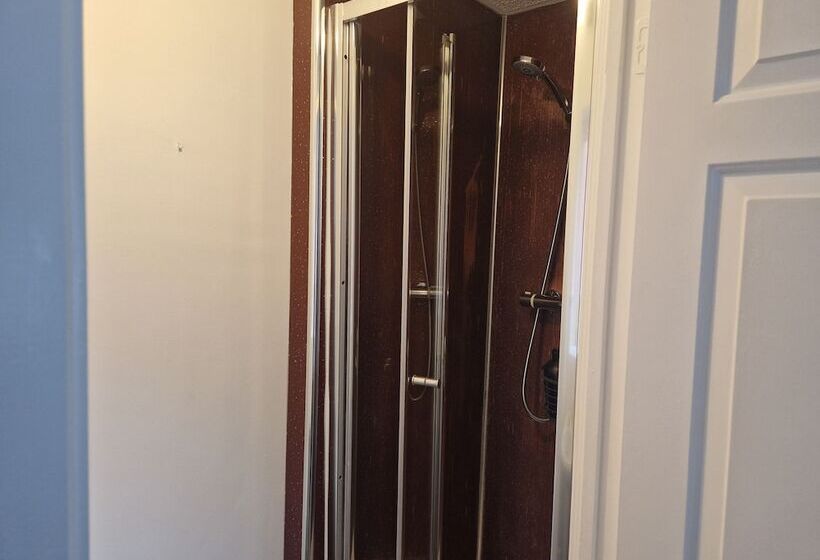 إقامة Captivating 3 Bed House In Strood, Rochester Kent