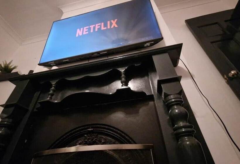 住所  Charming 4 Bed House In Wednesbury