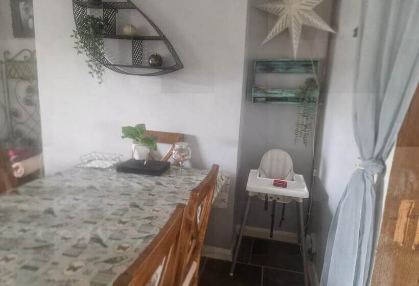 إقامة 3br Sleeps6 Petsok Off Road Parking Garden