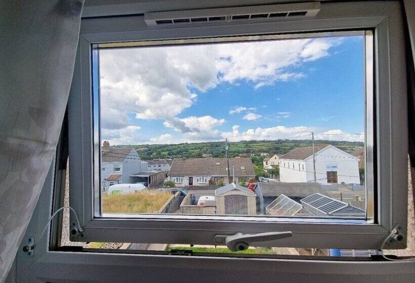 إقامة 3br Sleeps6 Petsok Off Road Parking Garden