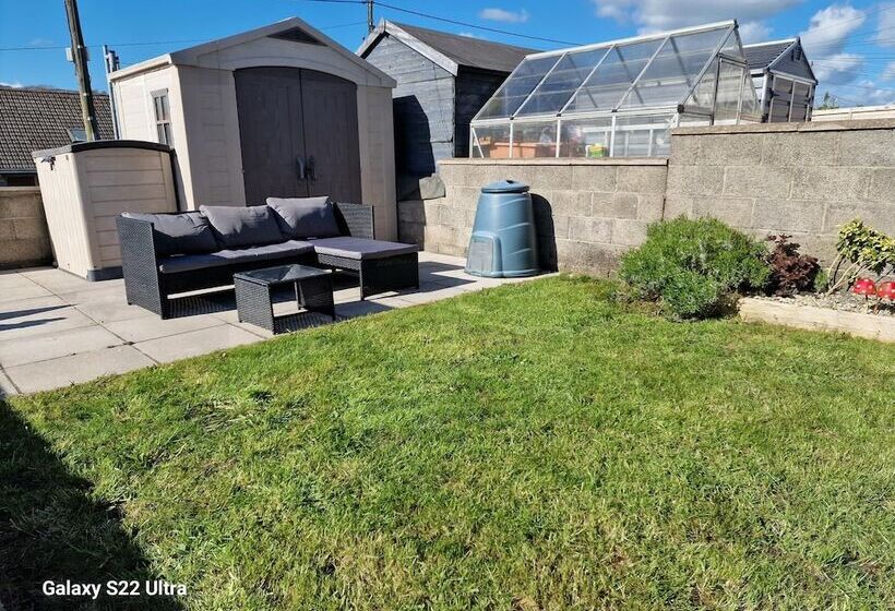 إقامة 3br Sleeps6 Petsok Off Road Parking Garden