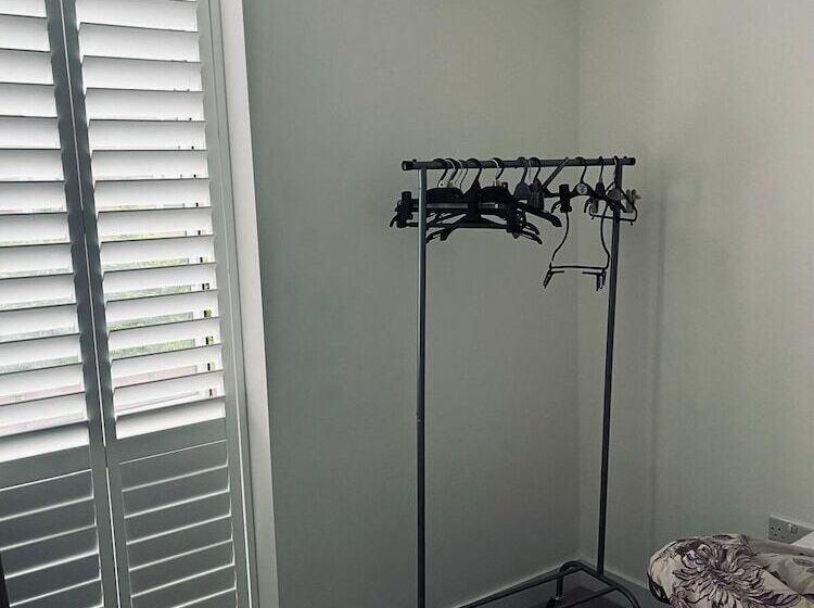 اقامتگاه Immaculate 4 Bed House In Chelmsford