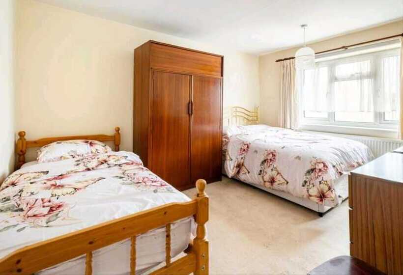 דירת נופש 3br House/garden/patio/7 Guests/fireplace/parking