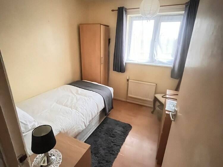 דירת נופש Inviting 2 Bed House In London