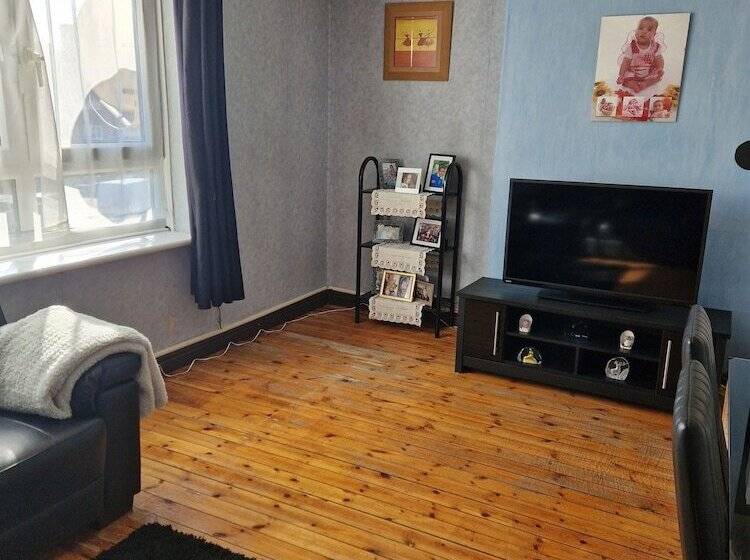 דירת נופש Inviting 2 Bed House In London